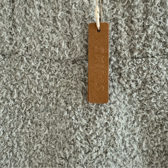 SKIMS High Waist Textured light sage green shorts, NWT! - Picture 2 of 5